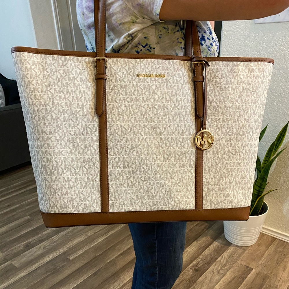 🔥 Michael Kors Travel Tote 🔥